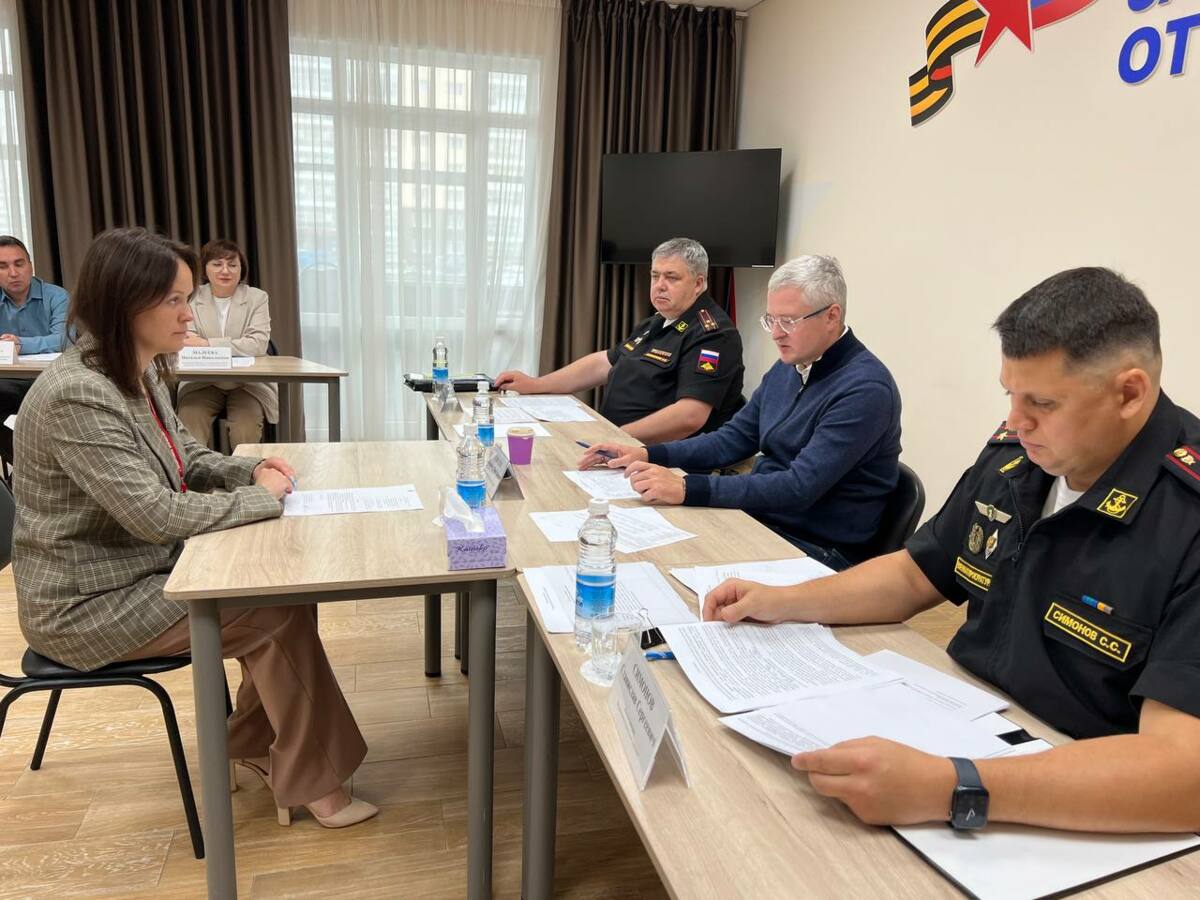 Владимир Солодов вместе с руководством военной прокуратуры и военного комиссариата провел прием семей погибших военнослужащих