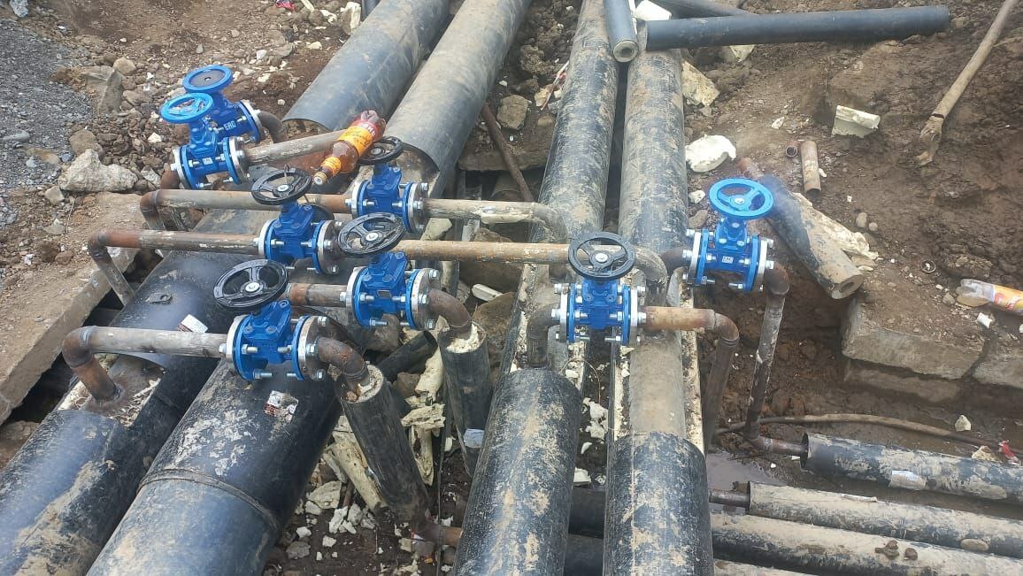 В поселке Палана на Камчатке ведутся работы по капитальному ремонту инженерных сетей